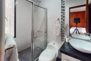 Arbnb-Apartment-in-Chico-Bogota-Bathroom
